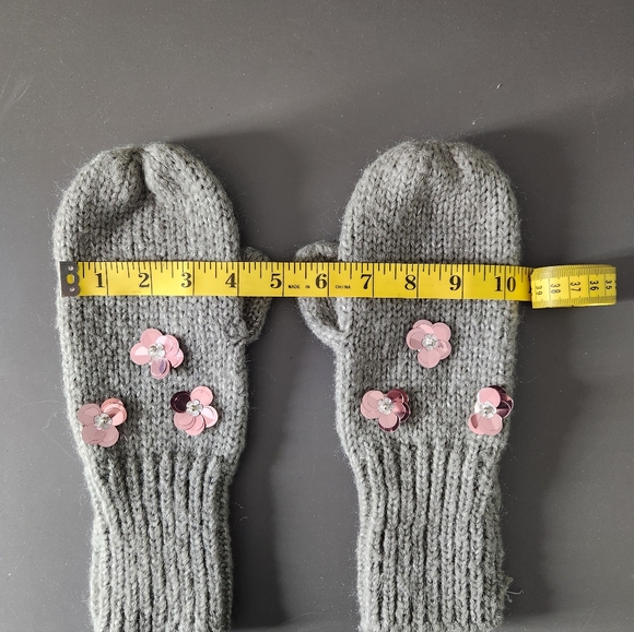 The GAP Women's Mittens - Picture 4 of 4